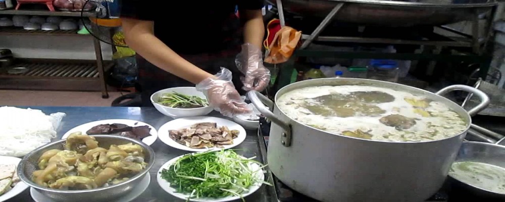 Bún bò Huế - Hue Beef Noodle Soup